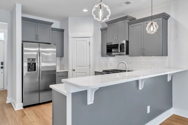 Building Photo - Elegant 3 Bed / 2.5 Bath Luxury Townhome + Bonus Room in Indigo Pointe with Main-Level Primary Su...