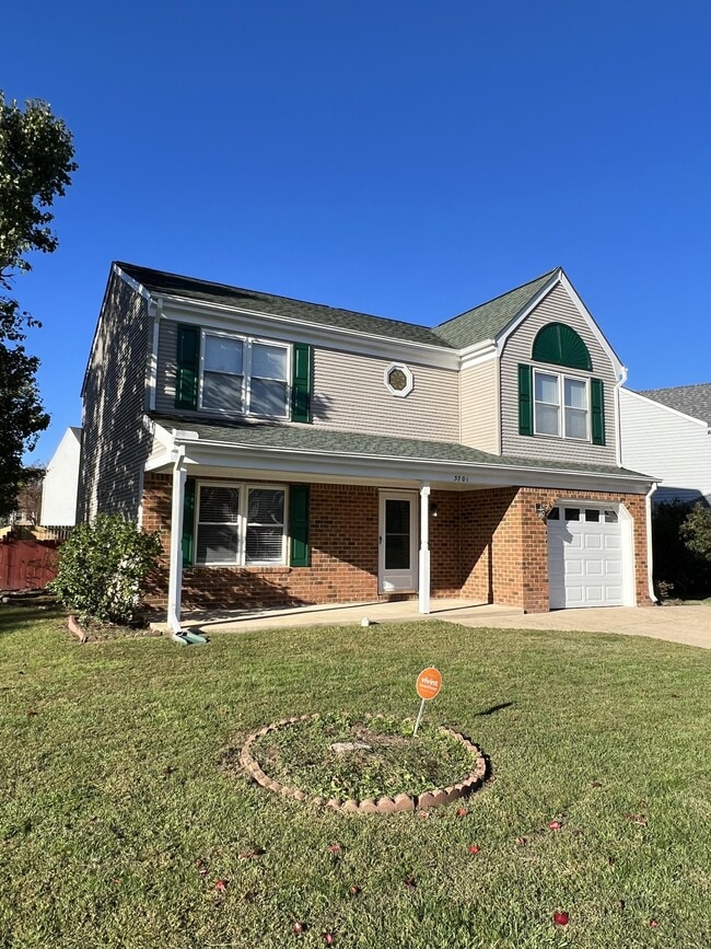 Building Photo - 3701 Castlewood Dr