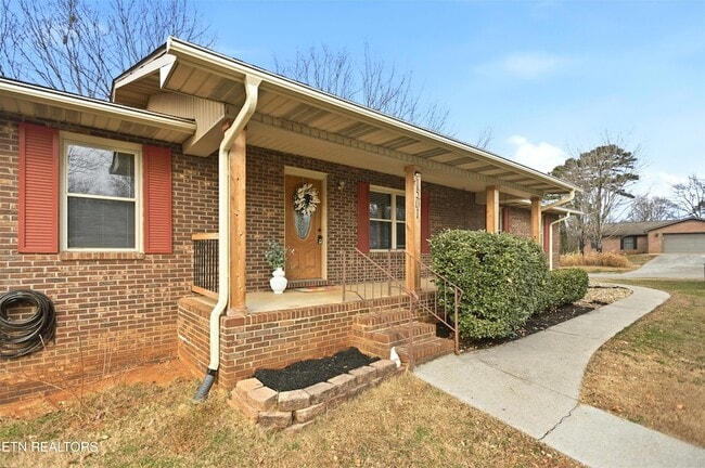 Building Photo - 1501 Woodbury Ct