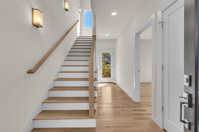 Building Photo - Amazing New Construction North Nashville!