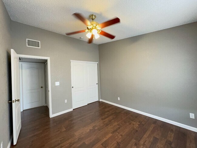 Building Photo - Very Nice 4 Bedroom House