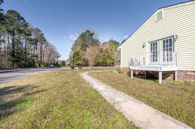 Building Photo - 7800 Tamarind Dr