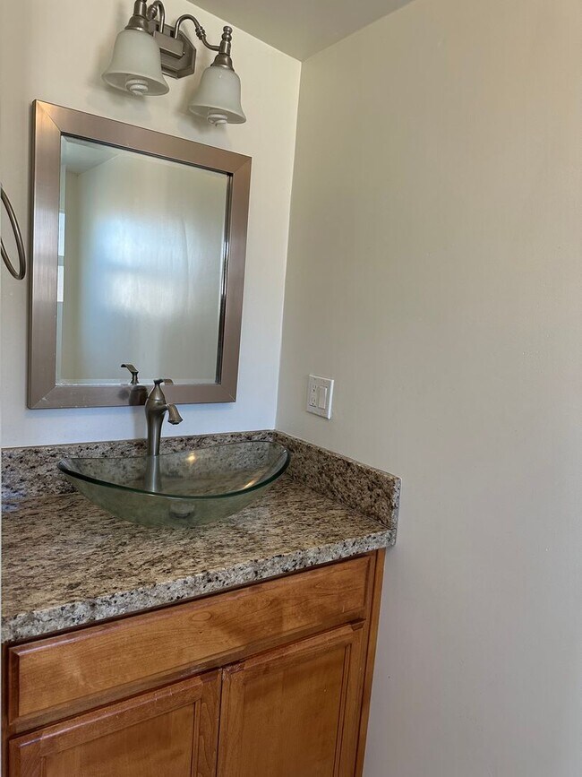 Building Photo - Well cared for home with bonus room