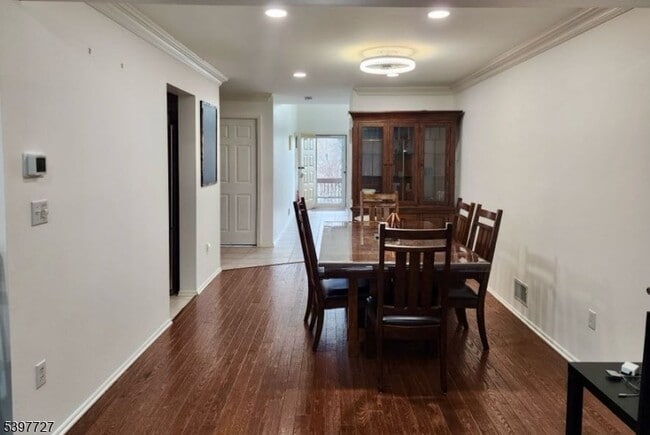 Building Photo - 48 Edgefield Dr