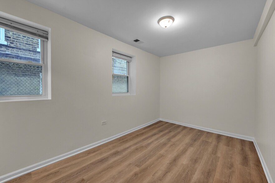 Building Photo - 1429 N Avers Ave