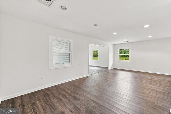Building Photo - 2 Barnwell Dr