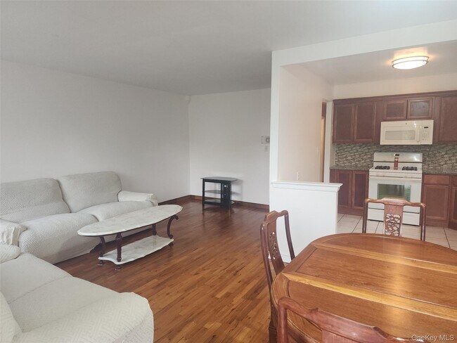 Building Photo - 65-08-65-77 77th St