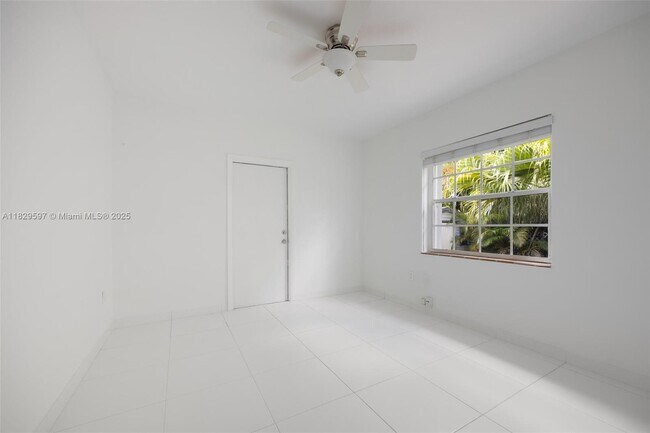 Building Photo - 5960 SW 46th Terrace