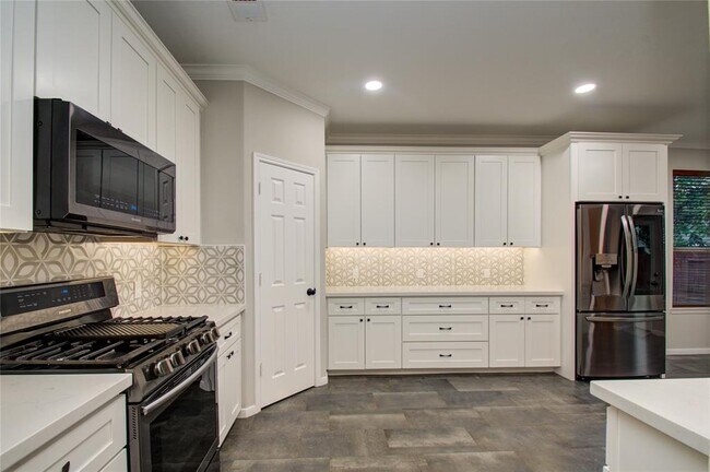 Building Photo - 6411 Hope Wood Mills Dr