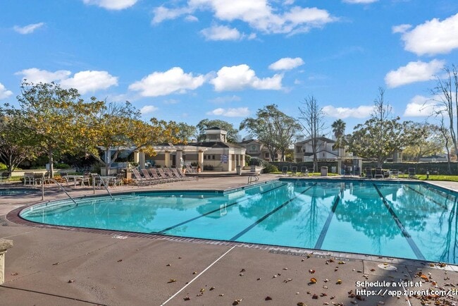 Building Photo - 2927 Sorrento Way