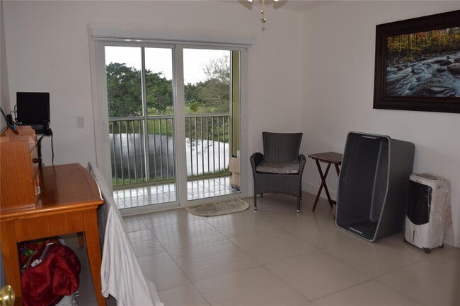 Building Photo - 13250 SW 4th Ct