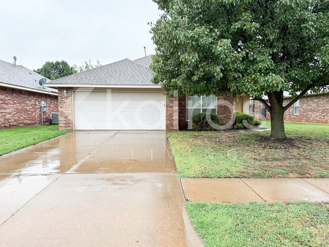 Building Photo - 17305 Bronze Ln