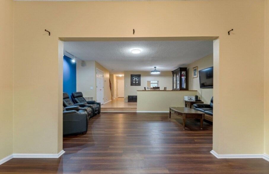 Building Photo - 403 Red Crest Ln