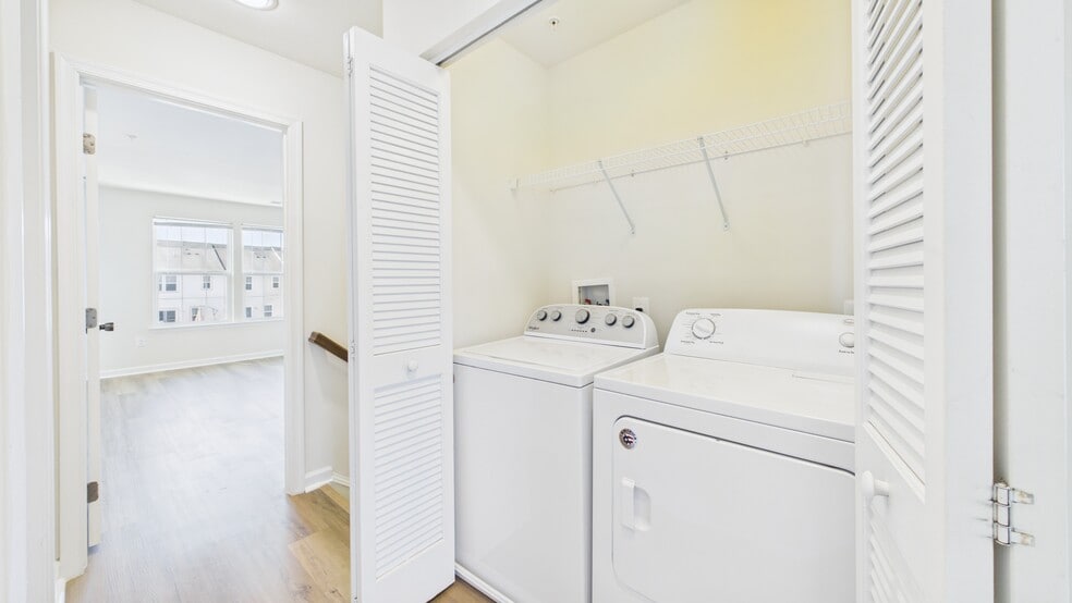 Building Photo - 5423 Saint Rita Dr