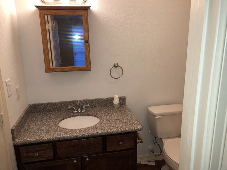 Bathroom - 4711 Averill St