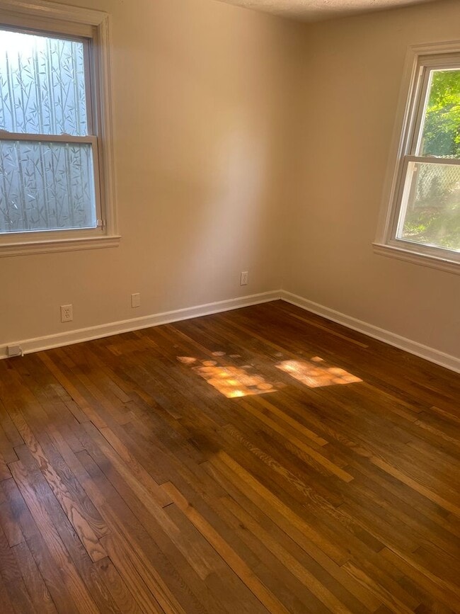 Building Photo - Knoxville 37920 - Adorable 2 bedroom 1 bath home in the Heart of South Knoxville-Pet Friendly - C...