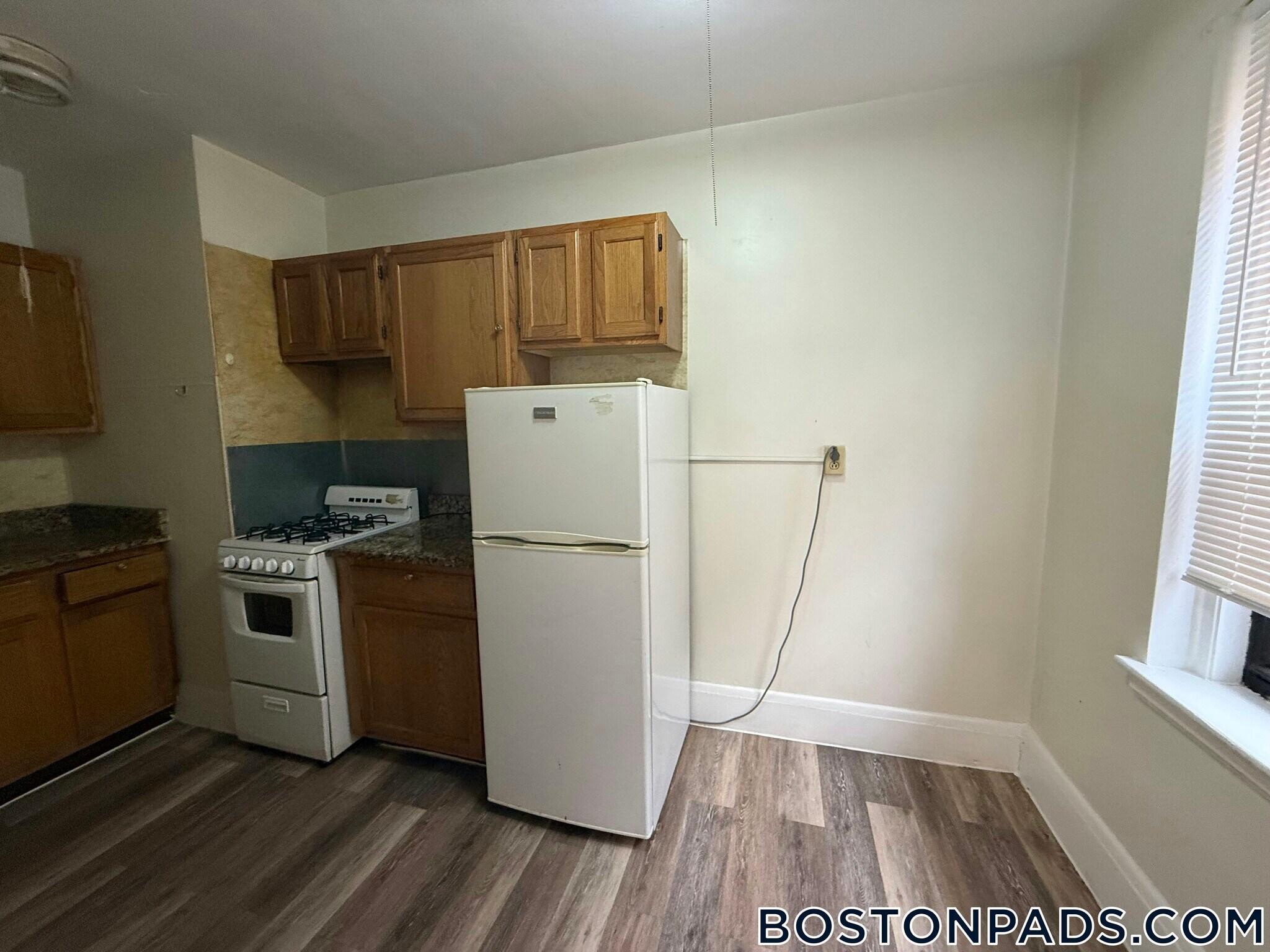 Building Photo - 349 Pleasant St