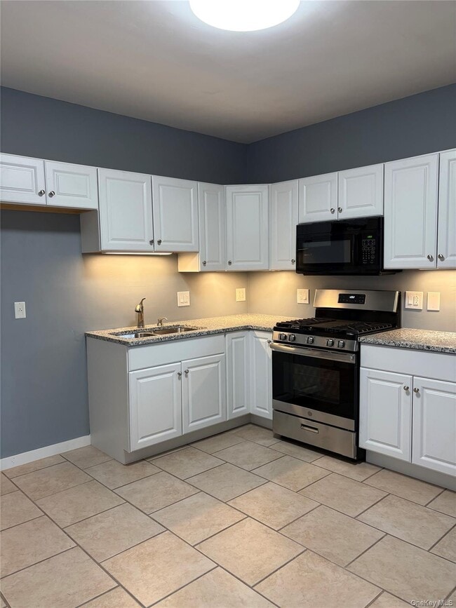 Building Photo - 558 Locust Ave