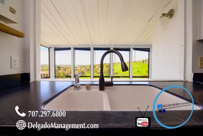 Building Photo - Benicia - Panoramic view home!