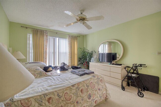 Building Photo - 6059 Bahia Del Mar Blvd S