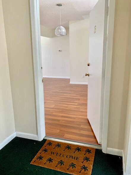 Entrance - 2545 Oak St
