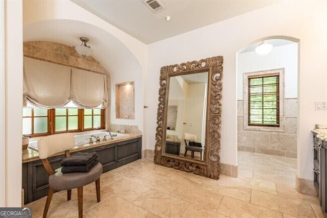 Building Photo - 4421 Paradise Cir SE