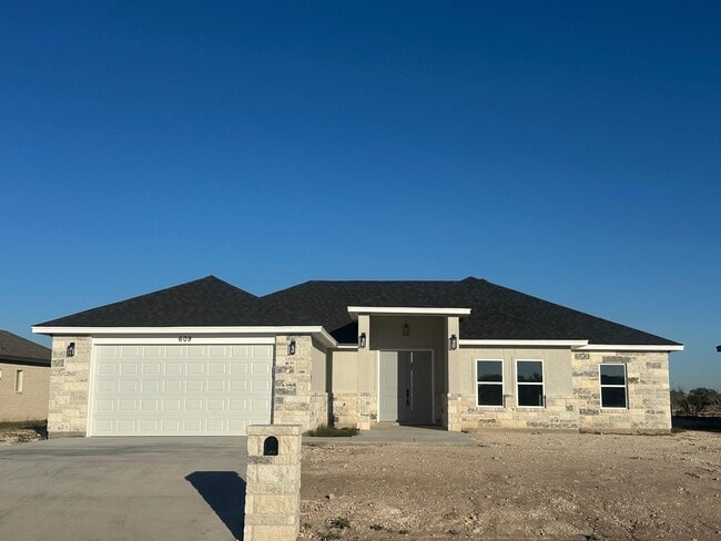 Building Photo - 609 Enchanted Way