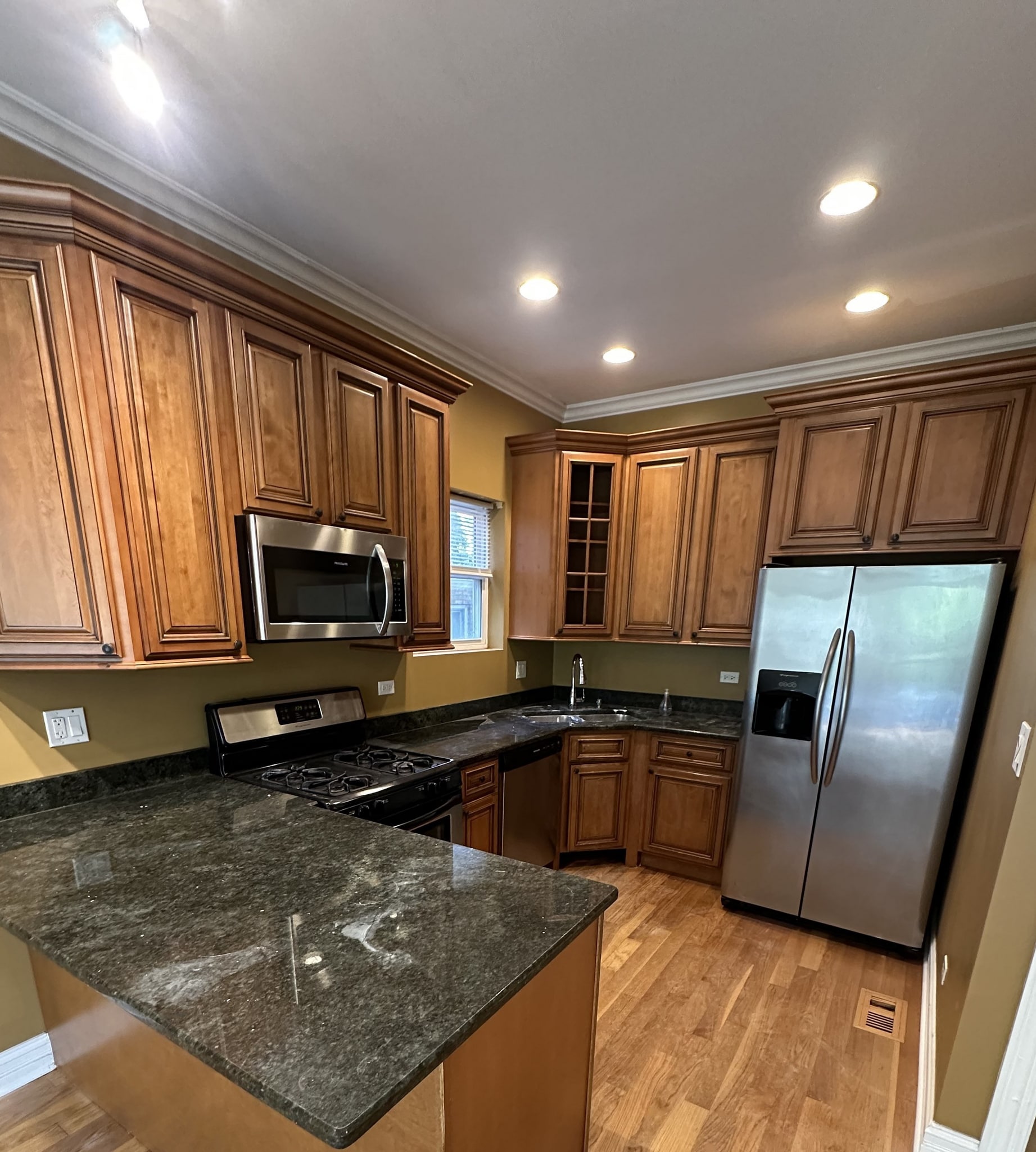 Building Photo - 6229 N Richmond St