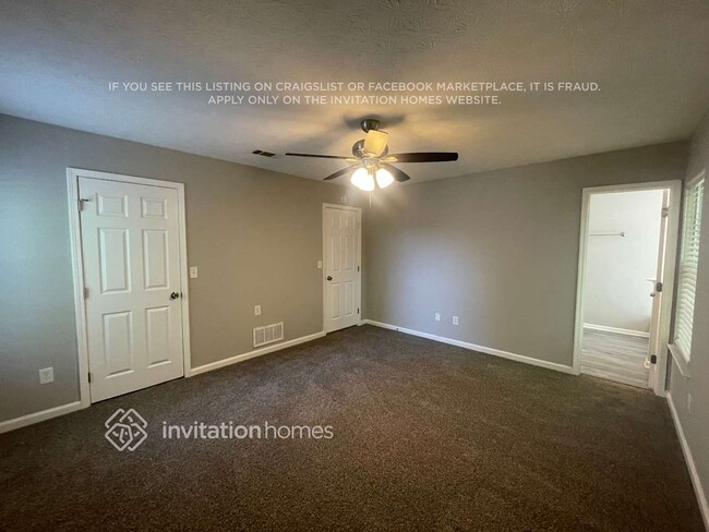 Building Photo - 1415 Oak Knoll Dr NE