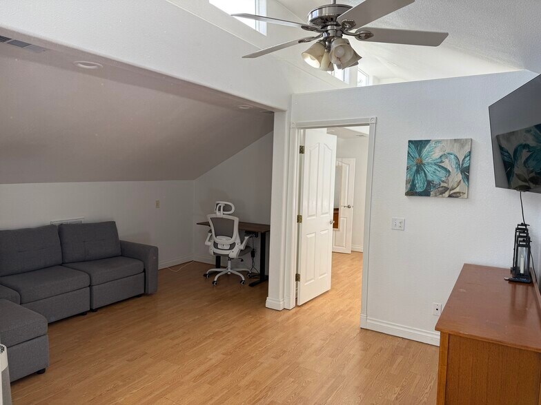 Building Photo - 522 Martita Plz