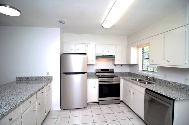 Building Photo - Modern 2BD/1BA in Pace – Freshly Renovated...