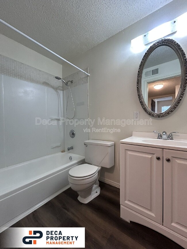 Building Photo - 10048 Squire Meadows Dr