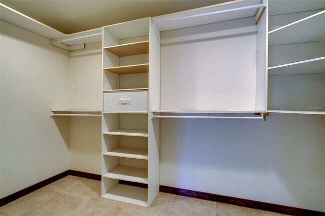 Building Photo - 215 Garden Cir