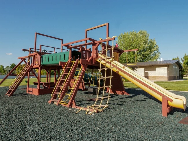 Building Photo - 151 Cub St W