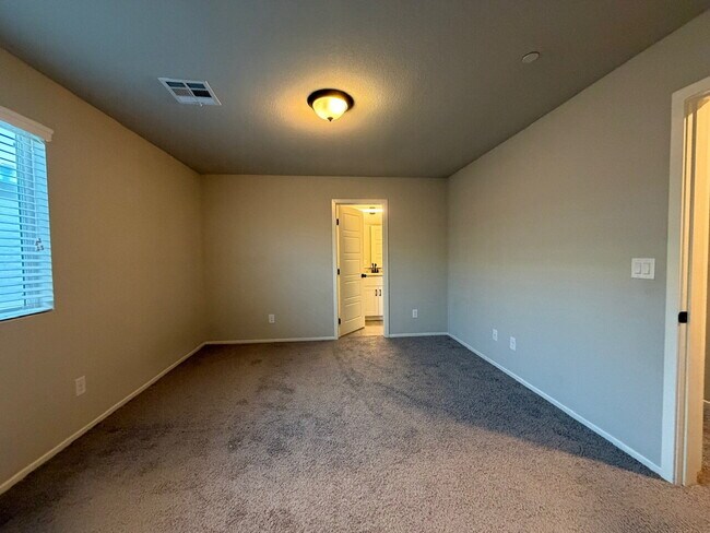 Building Photo - GATED 4 BED 2.5 BATH 2 CAR GARAGE SINGLE FAMILY HOME w/ LOFT, BEDROOM DOWNSTAIRS, NEXT TO COMMUNI...