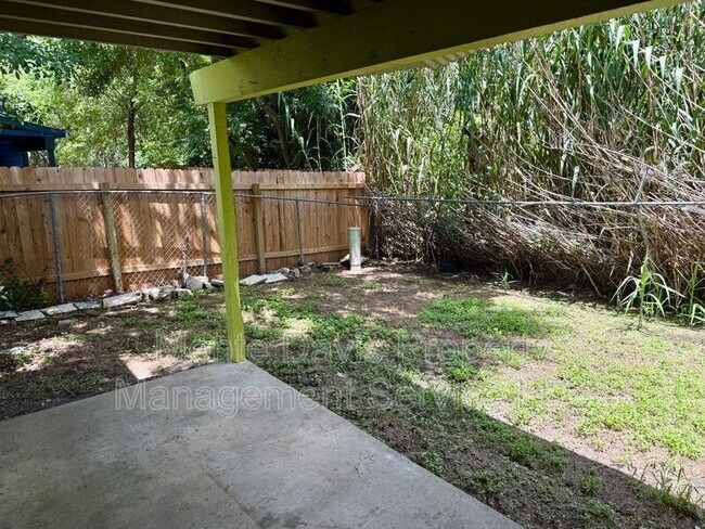 Building Photo - 1203 Southport Dr