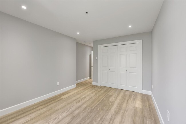 Building Photo - Newly Remodeled Two Bedroom Condo in Pacif...