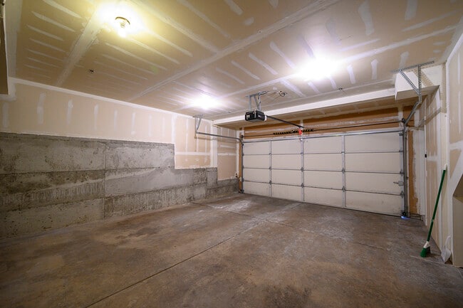 Building Photo - 1679 NE Juneberry St