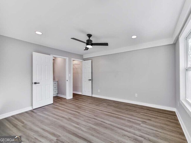 Building Photo - 5205 Silhouette Ln SW