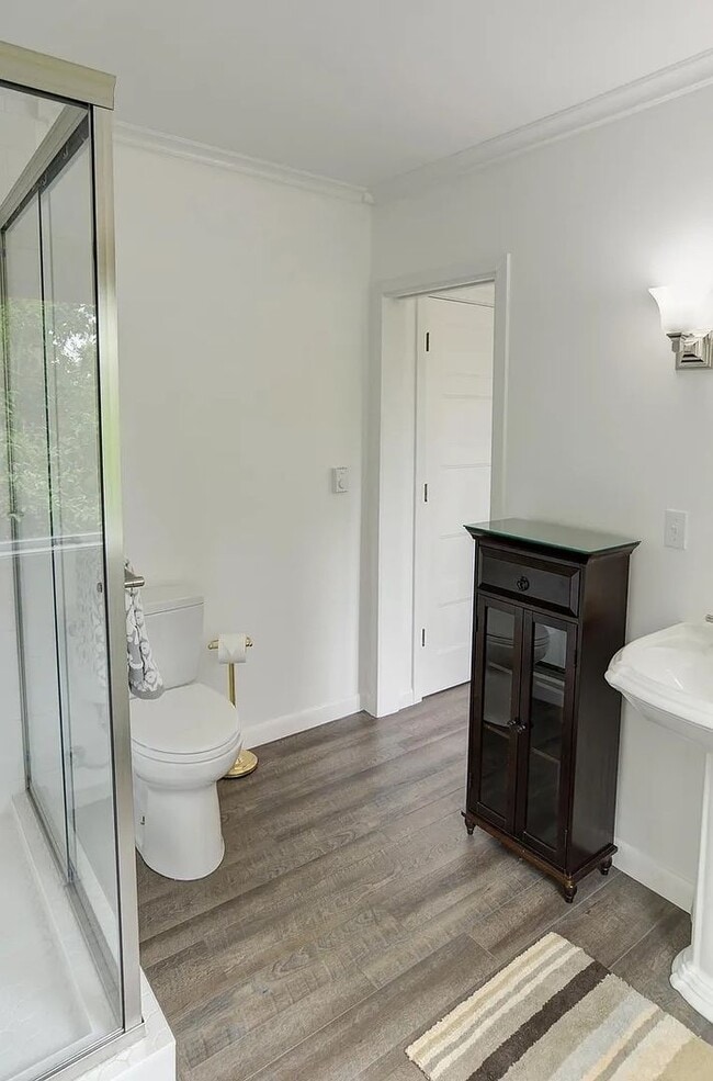 Building Photo - Charming Downtown Gig Harbor Retreat