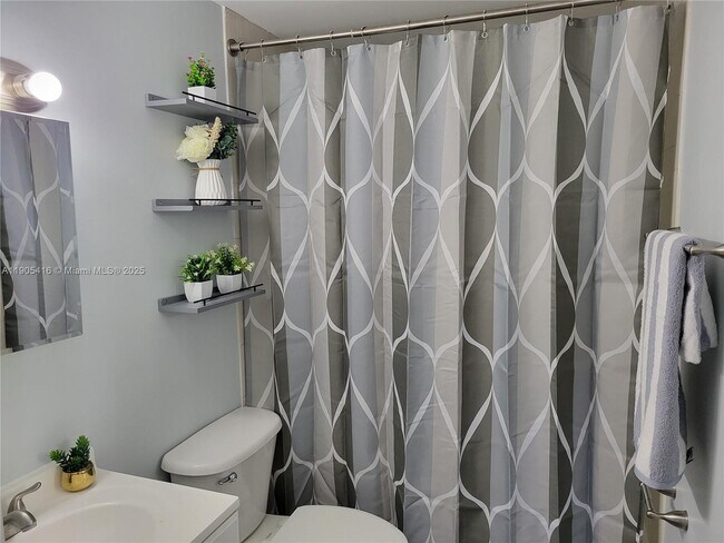 Building Photo - 134 SW 7th Ave