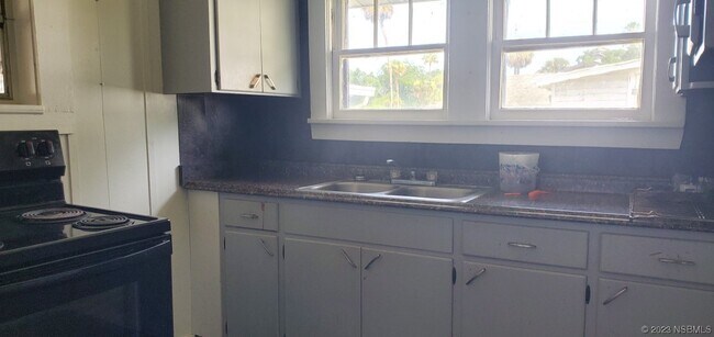 Building Photo - 666 Dora St