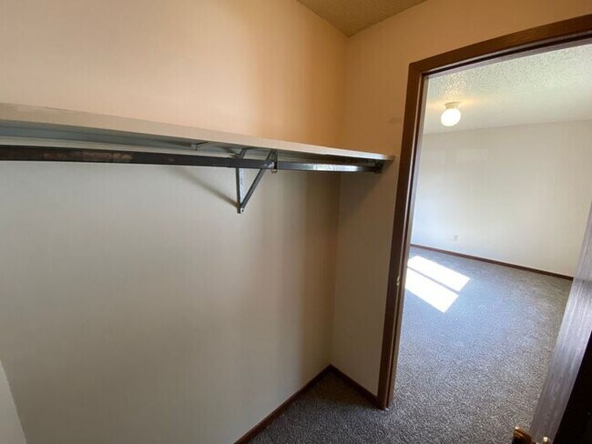 Building Photo - $1,250 | 2 Bedroom, 1 Bathroom Condo | Cat Friendly* | Available for Immediate Move In!