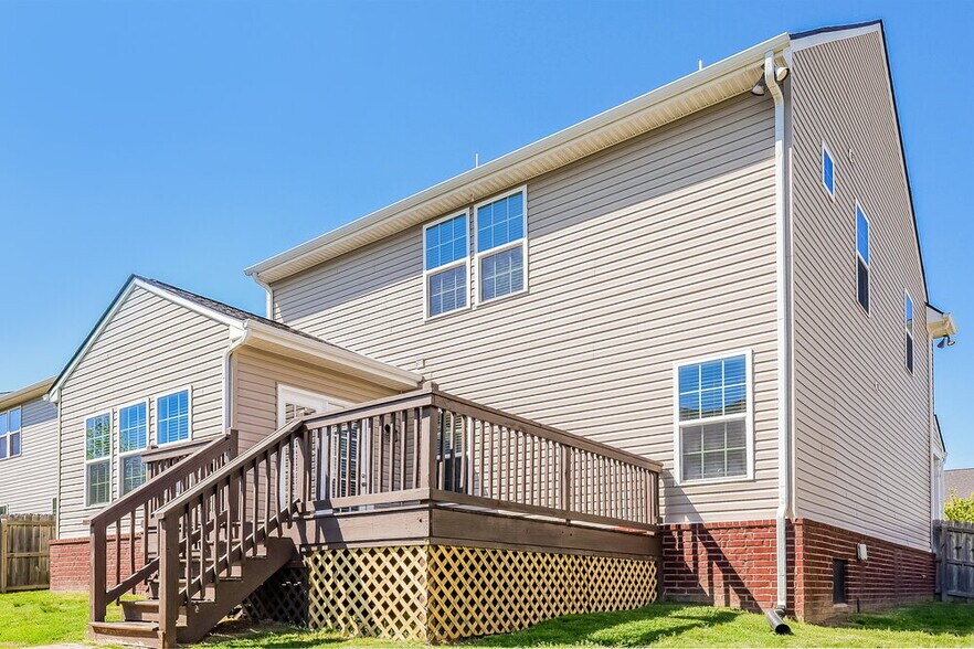 Building Photo - 2212 Ambergate Dr