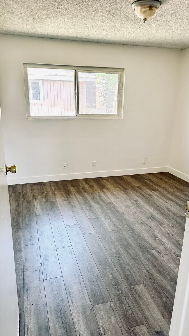 1st BR A - 5924 Gardenia Ave