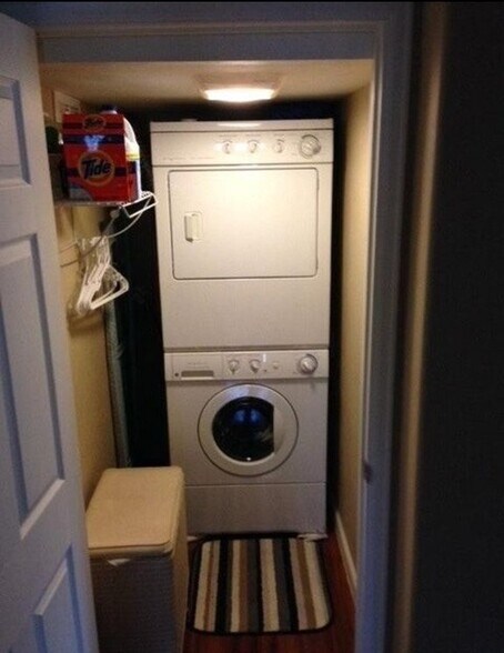 In-Unit Washer & Dryer - 3033 Zenobia St
