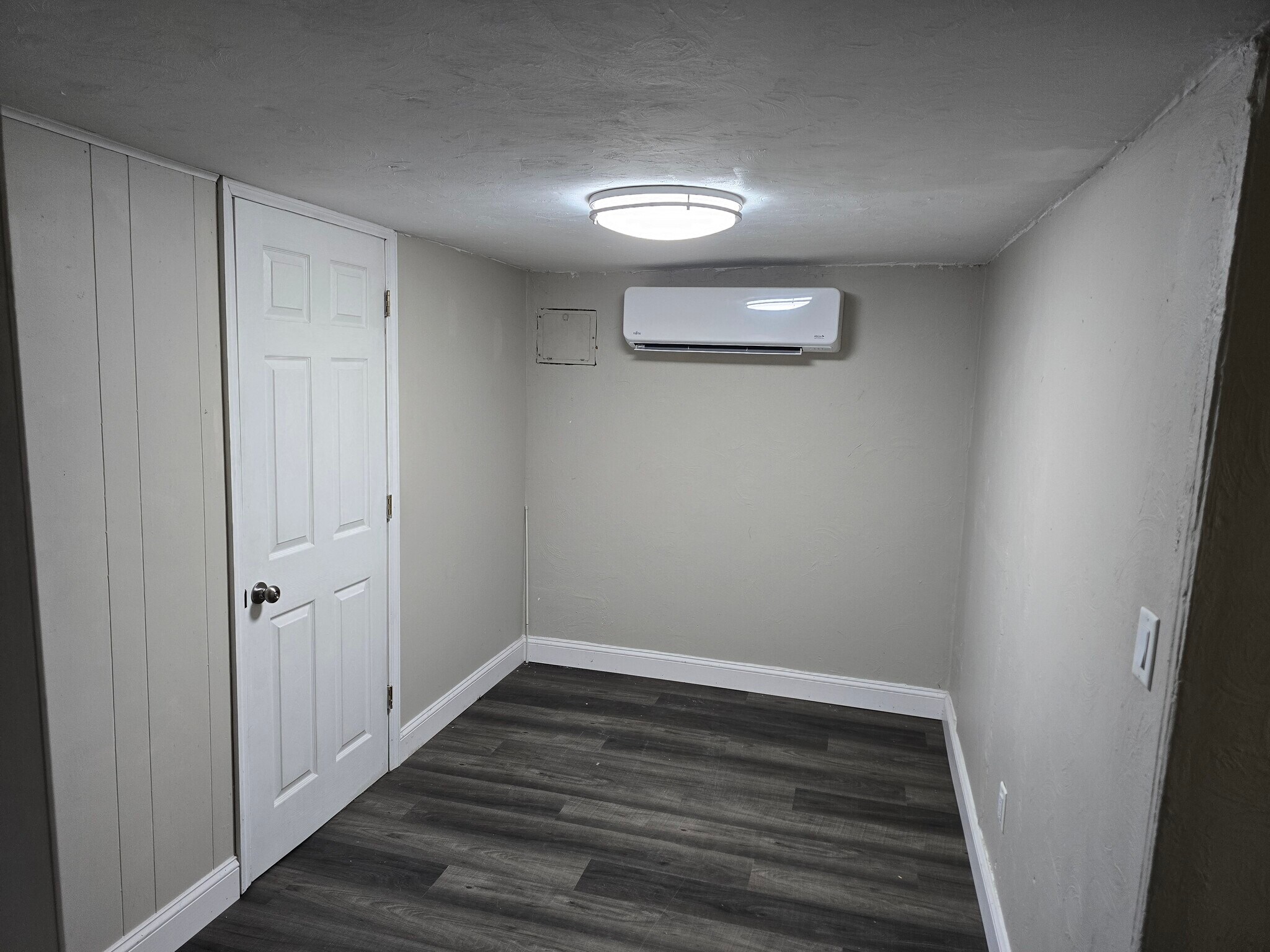 Building Photo - 43 Milton Tpke