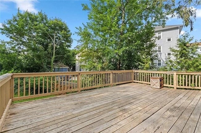 Building Photo - 715 Elm St