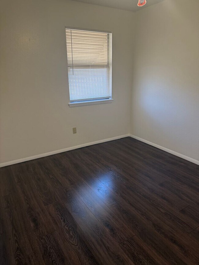 Building Photo - 1116 NW 52nd Cir