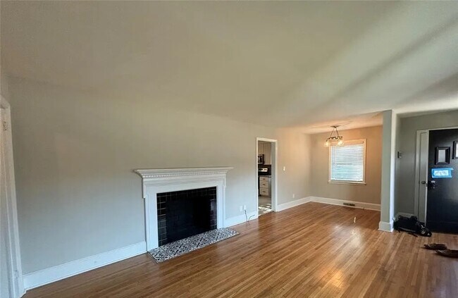 Building Photo - 3427 Eastway Dr